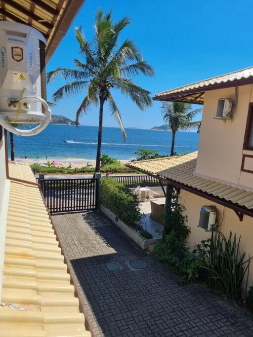 Casa Cond Ocean House Camboinhas Pé na Areia 4qts
