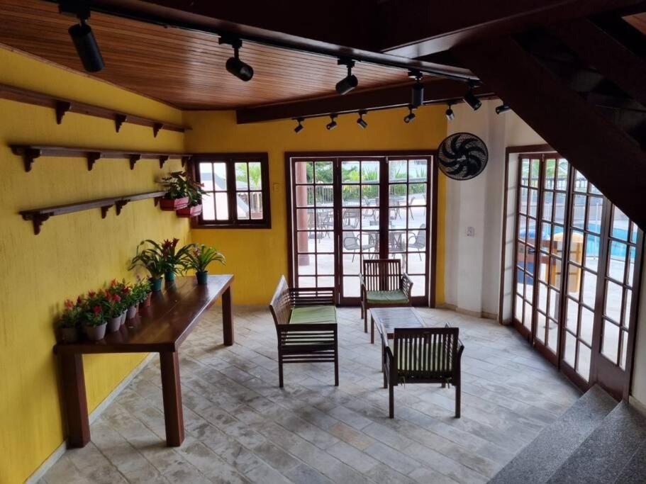 Casa Cond Ocean House Camboinhas Pé na Areia 4qts