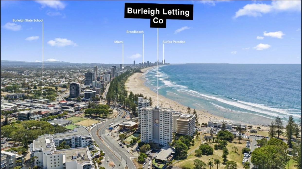 Burleigh Beach - Steps away from the Sand