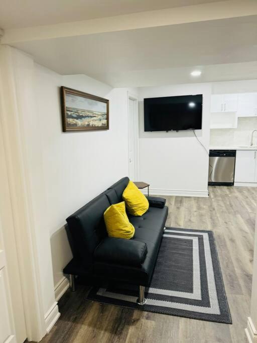 Charming Basement apartment in Snelgrove