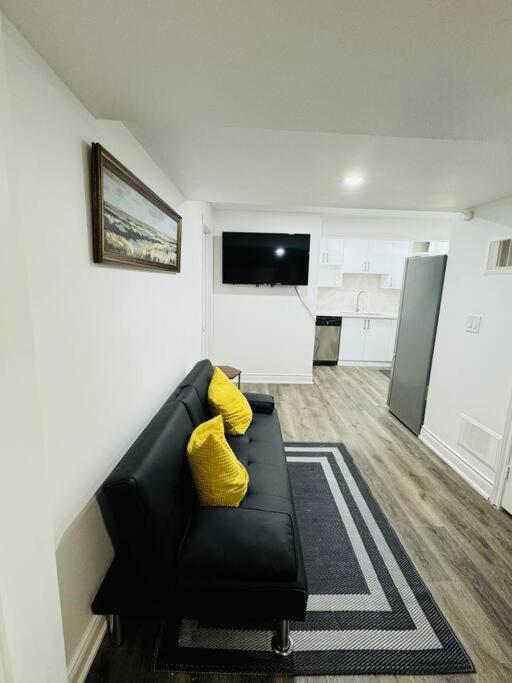 Charming Basement apartment in Snelgrove