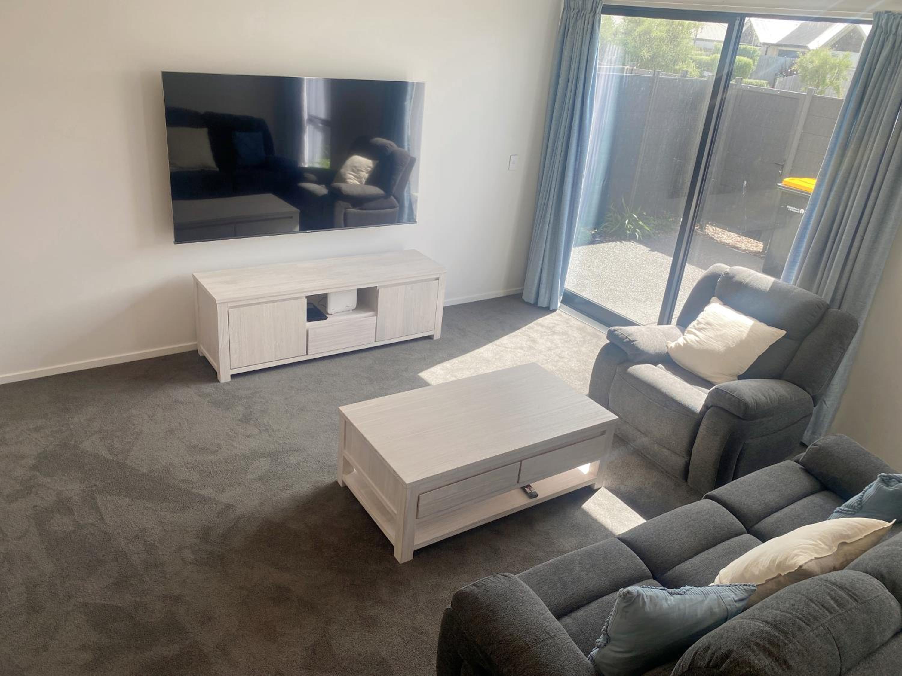 Modern luxury four bedroom house view 4