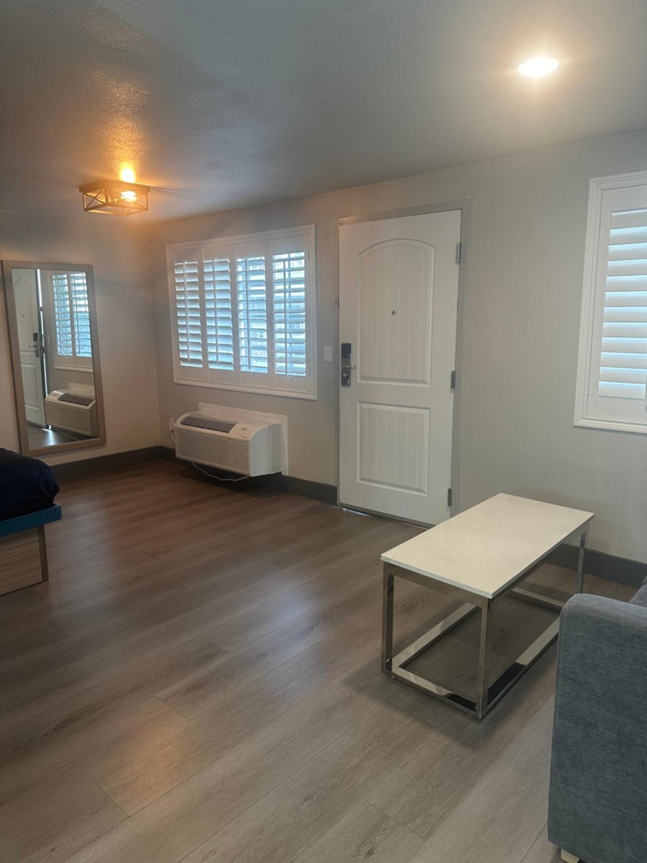 Super 8 by Wyndham Oceanside Downtown - Property Image 27