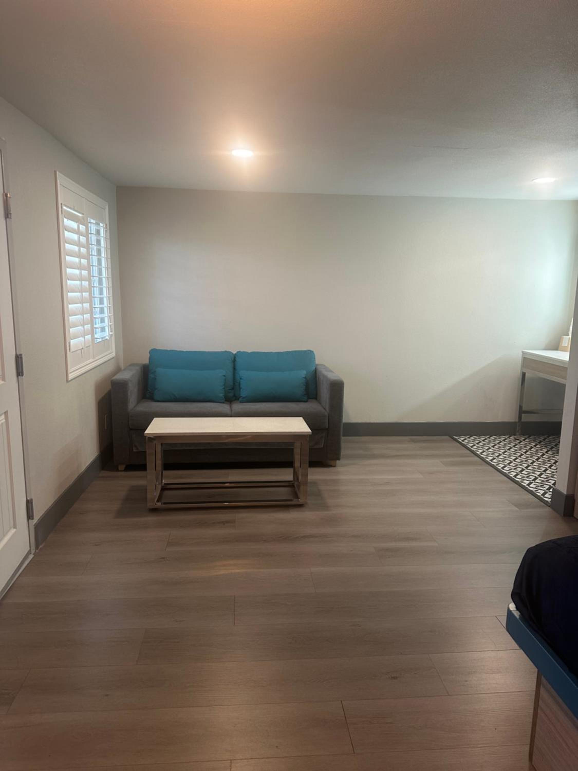 Super 8 by Wyndham Oceanside Downtown - Property Image 29
