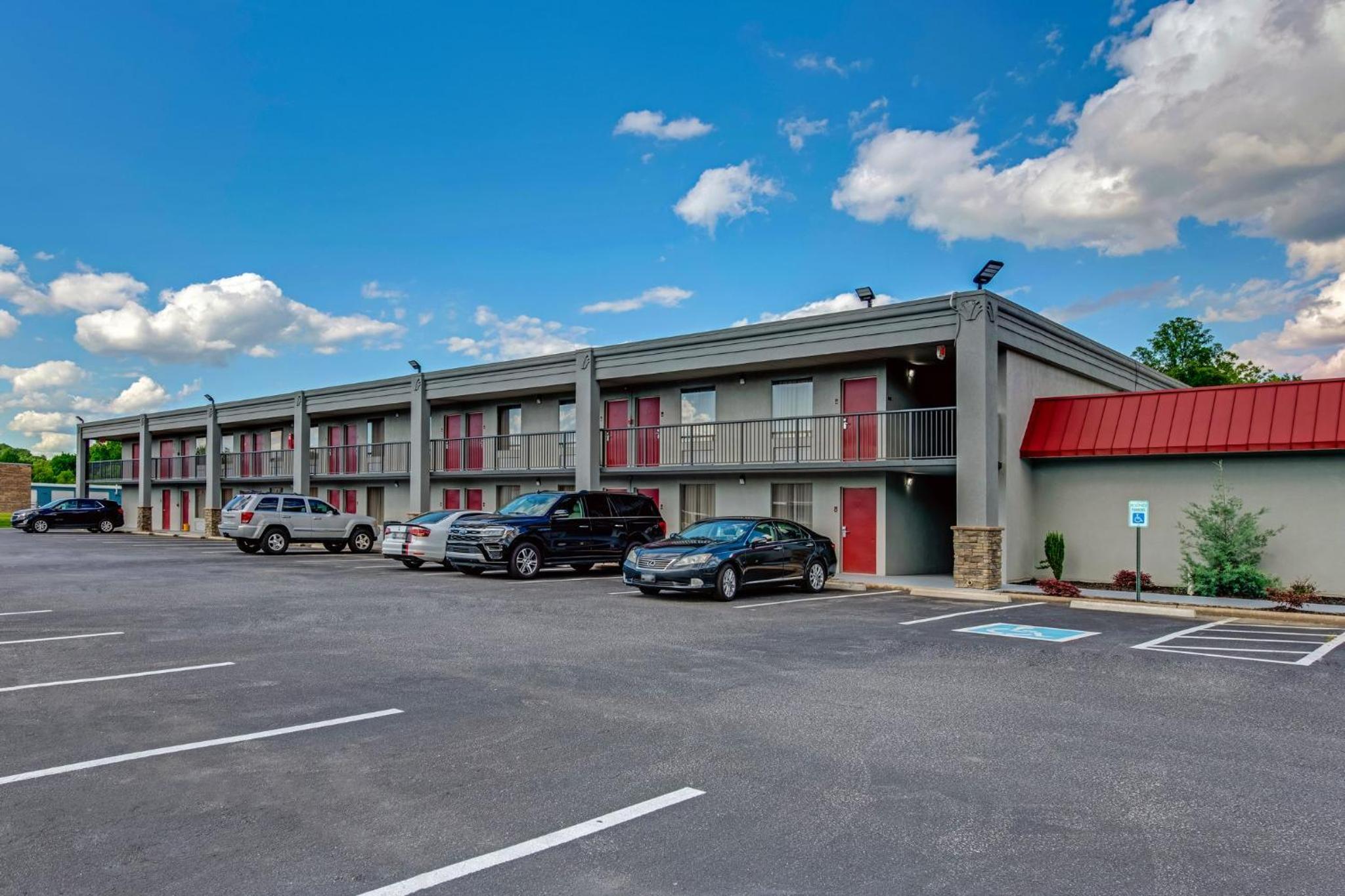 Red Roof Inn & Suites Wilkesboro