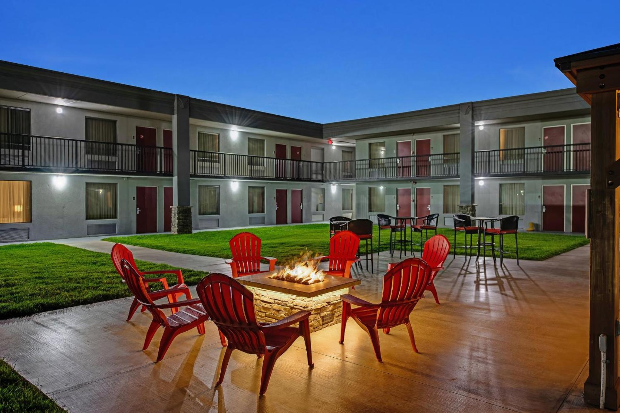 Red Roof Inn & Suites Wilkesboro
