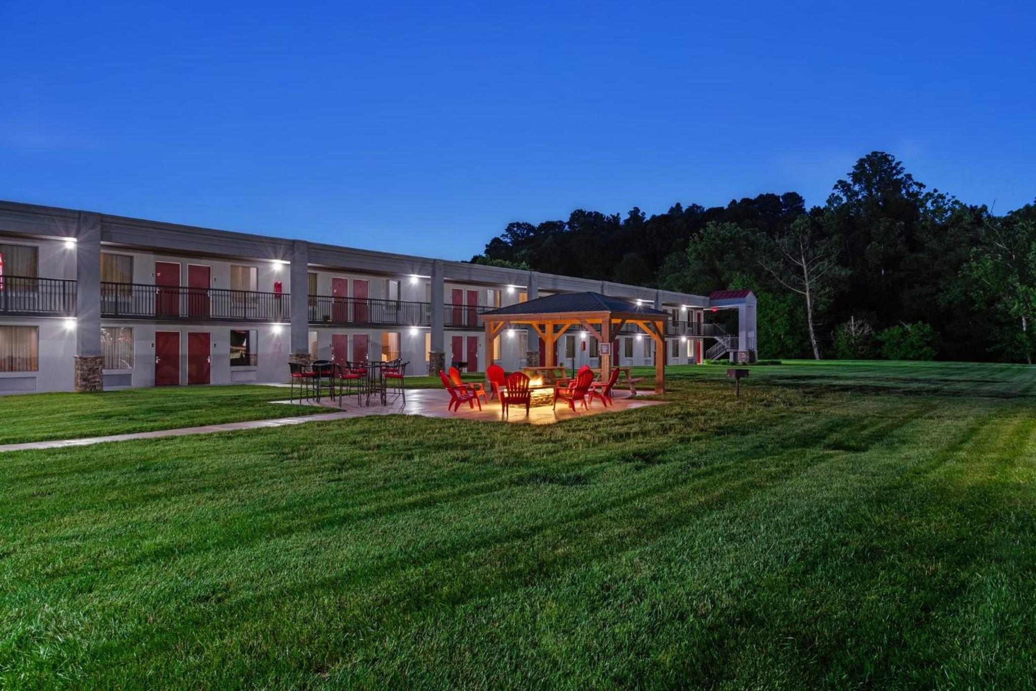 Red Roof Inn & Suites Wilkesboro