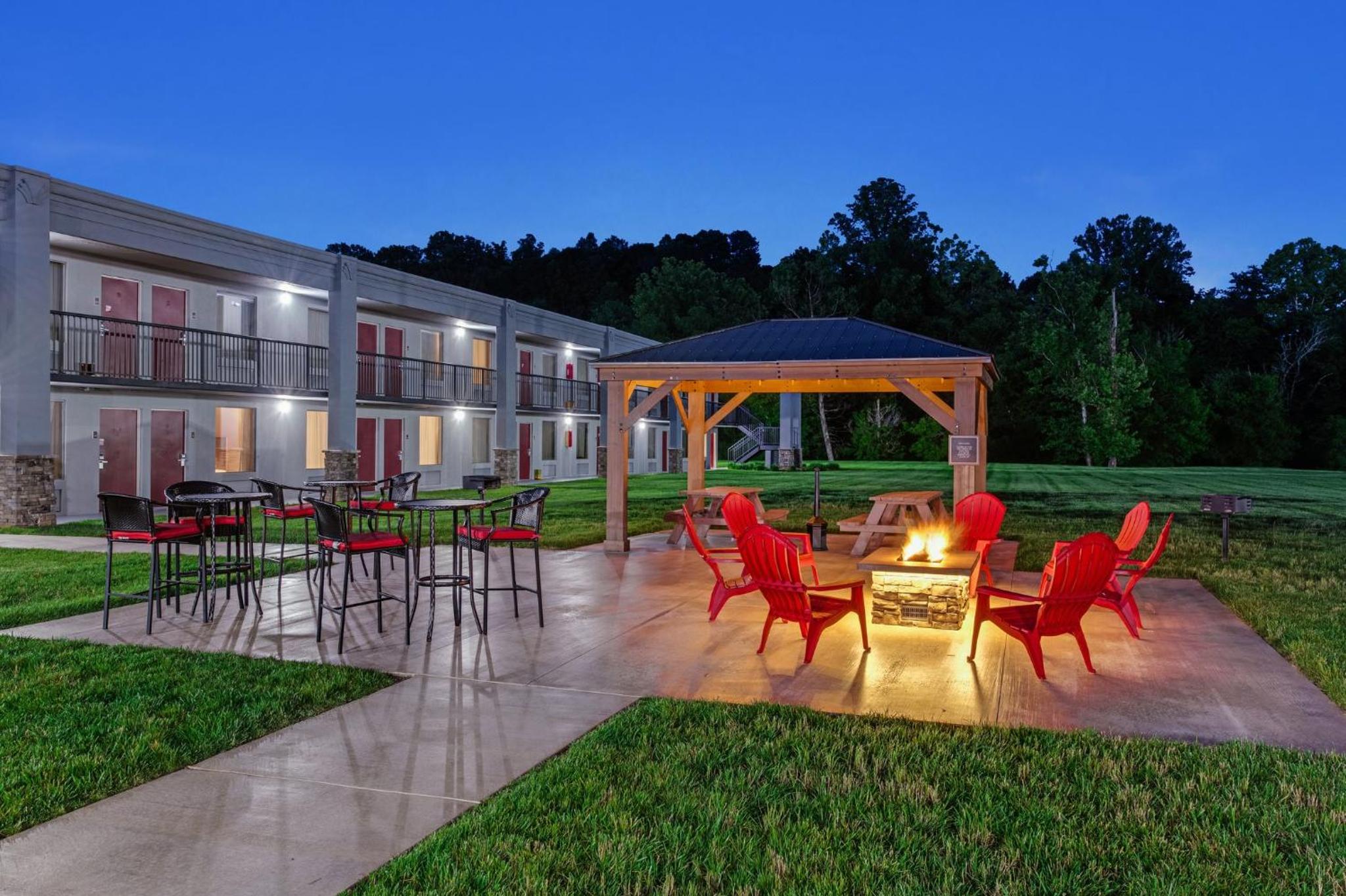 Red Roof Inn & Suites Wilkesboro