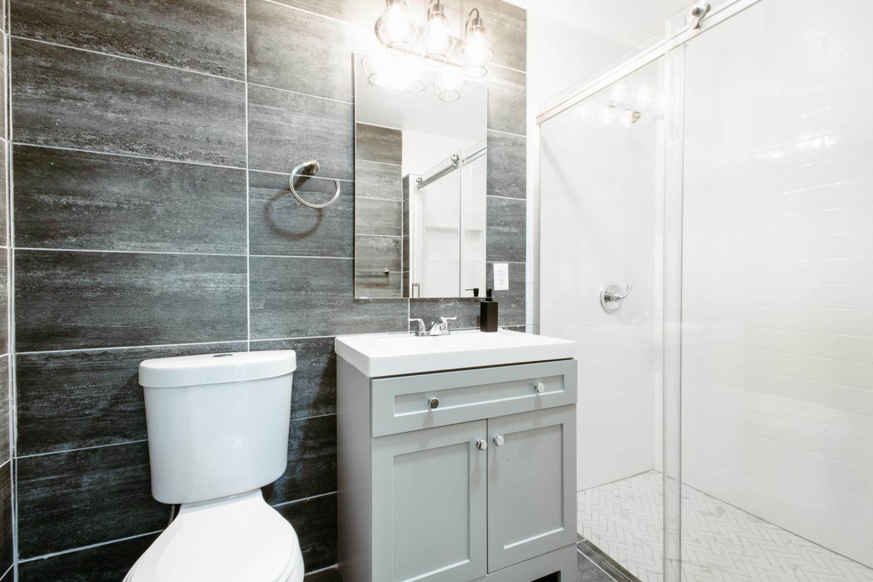 Modern 2 Bedroom Apartment Steps from Central Park!