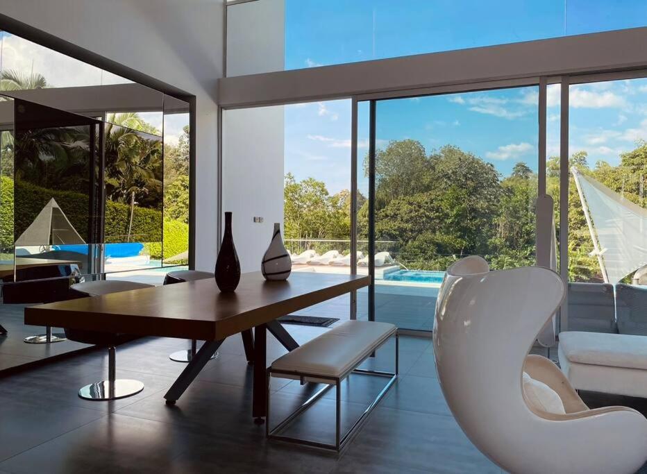 Luxury mansion in heart of Eje Cafetero 15 sleeps!