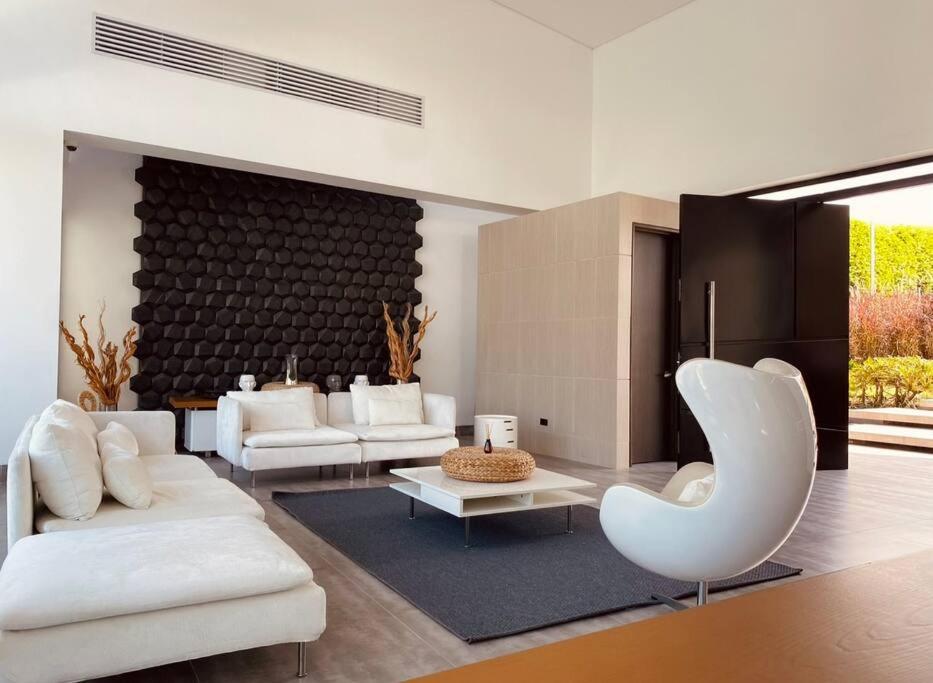 Luxury mansion in heart of Eje Cafetero 15 sleeps!