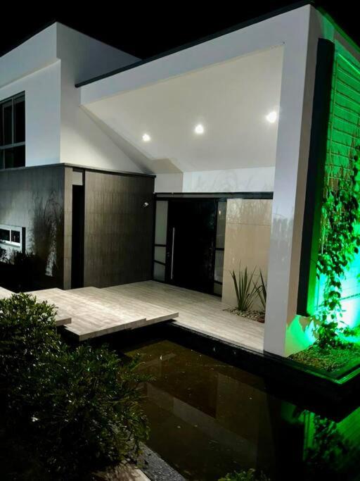 Luxury mansion in heart of Eje Cafetero 15 sleeps!