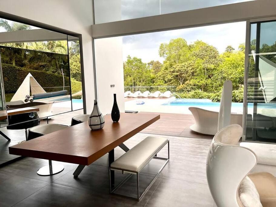 Luxury mansion in heart of Eje Cafetero 15 sleeps!