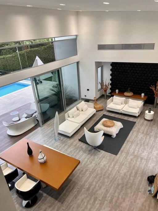 Luxury mansion in heart of Eje Cafetero 15 sleeps!