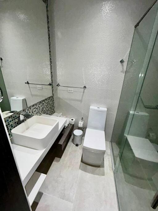 Luxury mansion in heart of Eje Cafetero 15 sleeps!