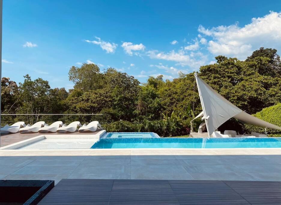 Luxury mansion in heart of Eje Cafetero 15 sleeps!