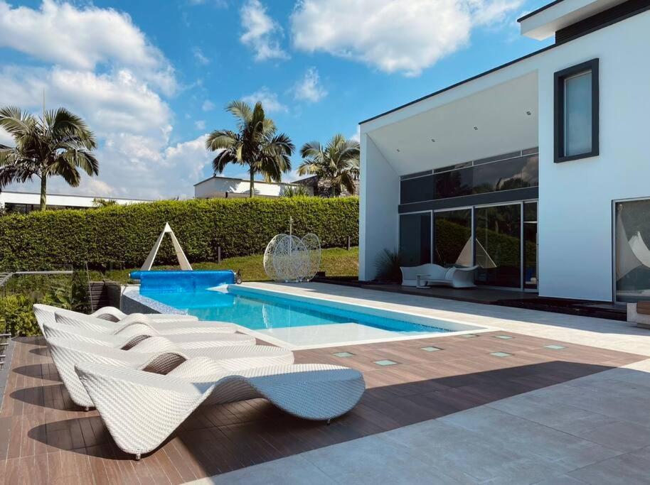 Luxury mansion in heart of Eje Cafetero 15 sleeps!