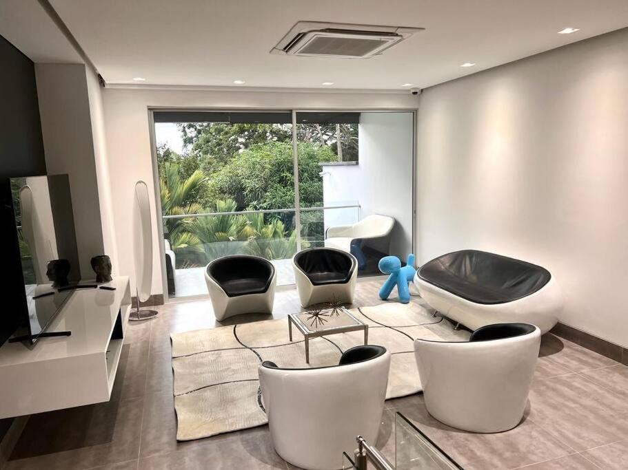 Luxury mansion in heart of Eje Cafetero 15 sleeps!