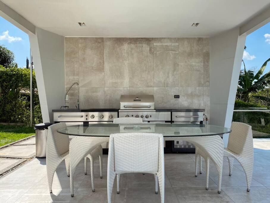 Luxury mansion in heart of Eje Cafetero 15 sleeps!