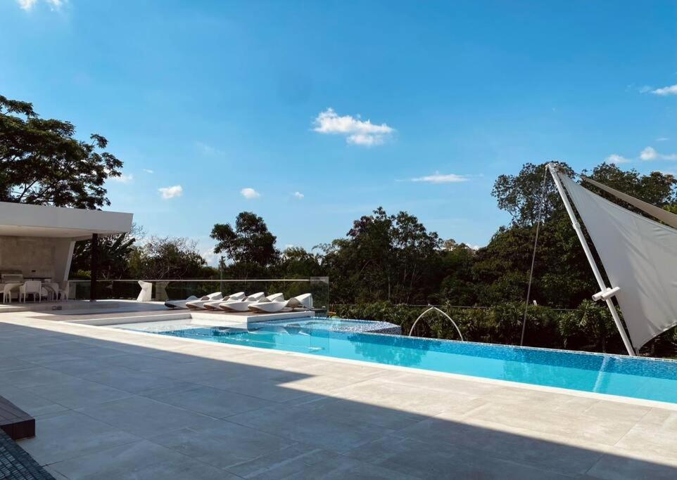 Luxury mansion in heart of Eje Cafetero 15 sleeps!