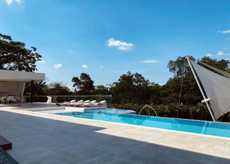 Luxury mansion in heart of Eje Cafetero 15 sleeps!
