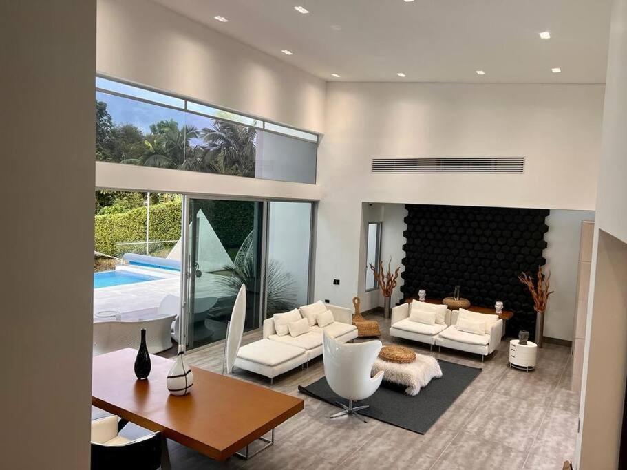 Luxury mansion in heart of Eje Cafetero 15 sleeps!