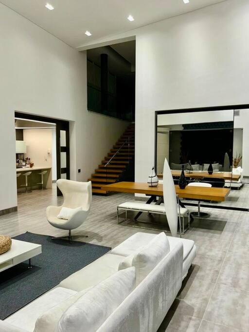 Luxury mansion in heart of Eje Cafetero 15 sleeps!