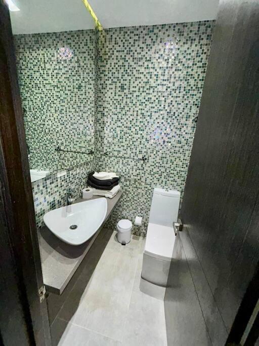 Luxury mansion in heart of Eje Cafetero 15 sleeps!