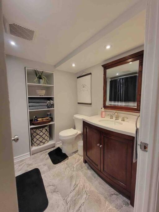 Charming 2 bedroom with Private Entrance