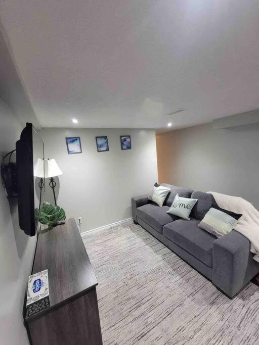 Charming 2 bedroom with Private Entrance