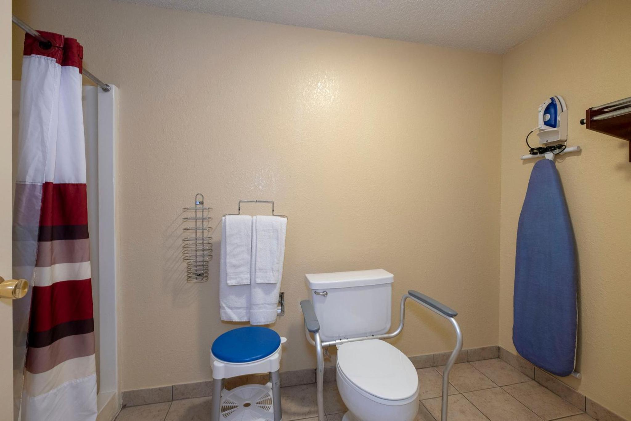 Childress Vacations - Red Roof Inn Childress - Property Image 19