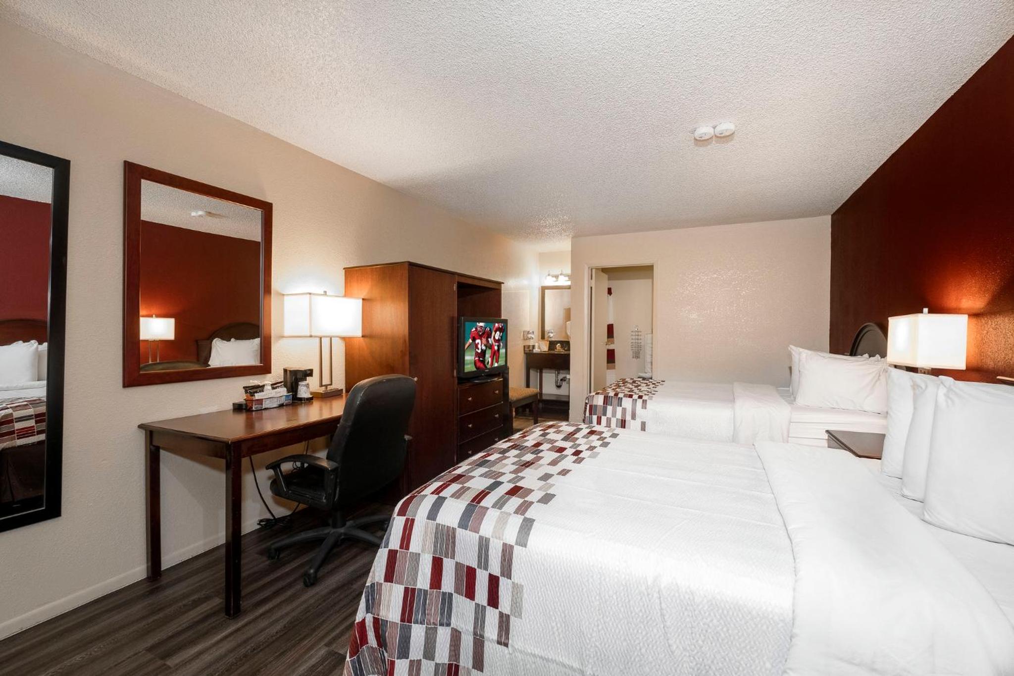 Childress Vacations - Red Roof Inn Childress - Property Image 1