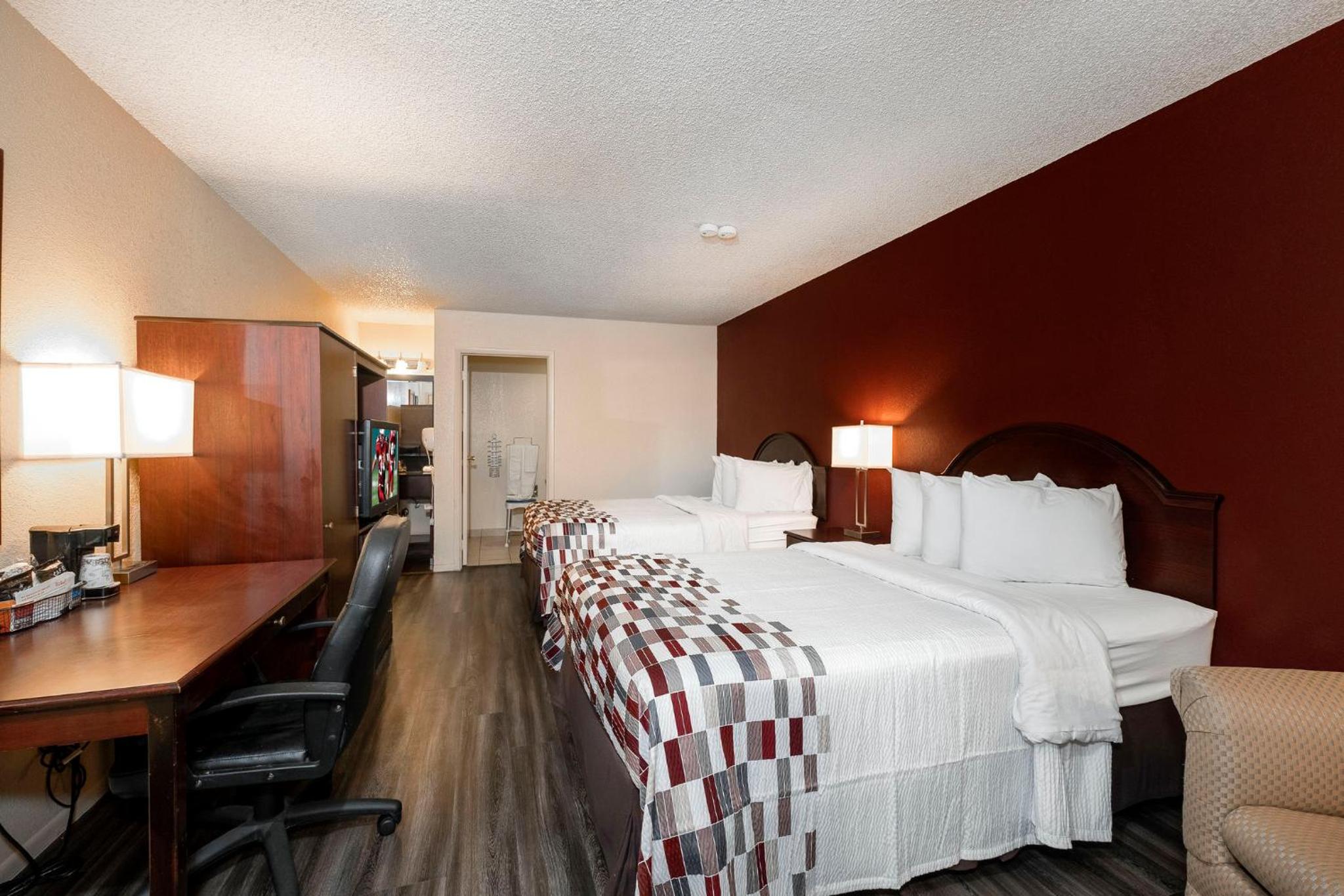 Childress Vacations - Red Roof Inn Childress - Property Image 7