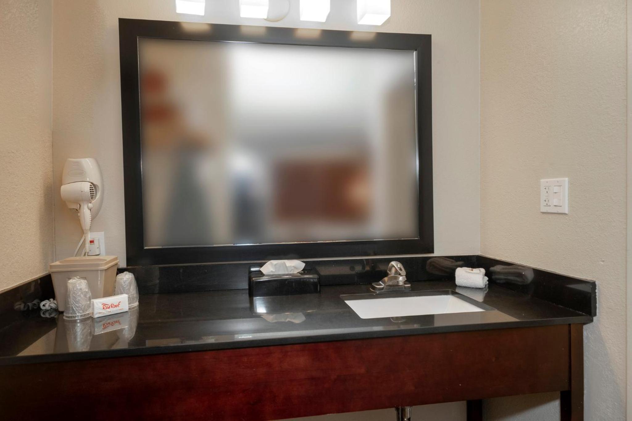 Childress Vacations - Red Roof Inn Childress - Property Image 17