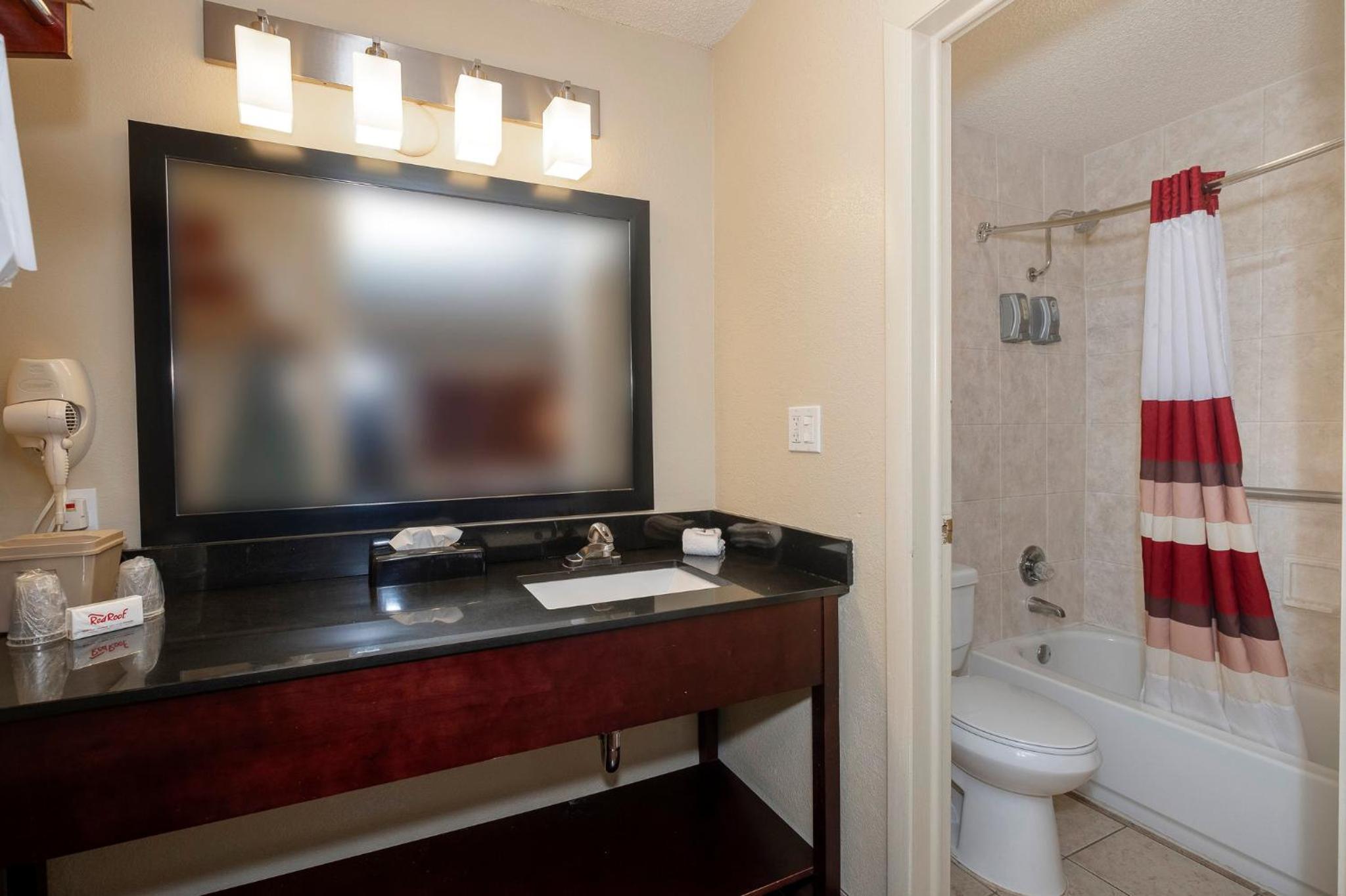 Childress Vacations - Red Roof Inn Childress - Property Image 18