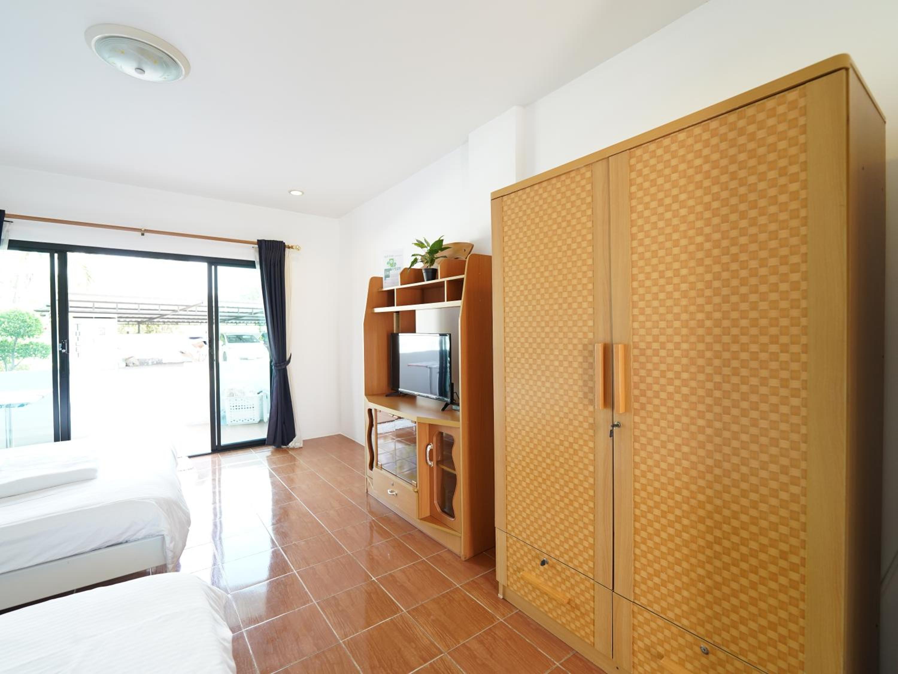 RoomQuest One Bangsaray
