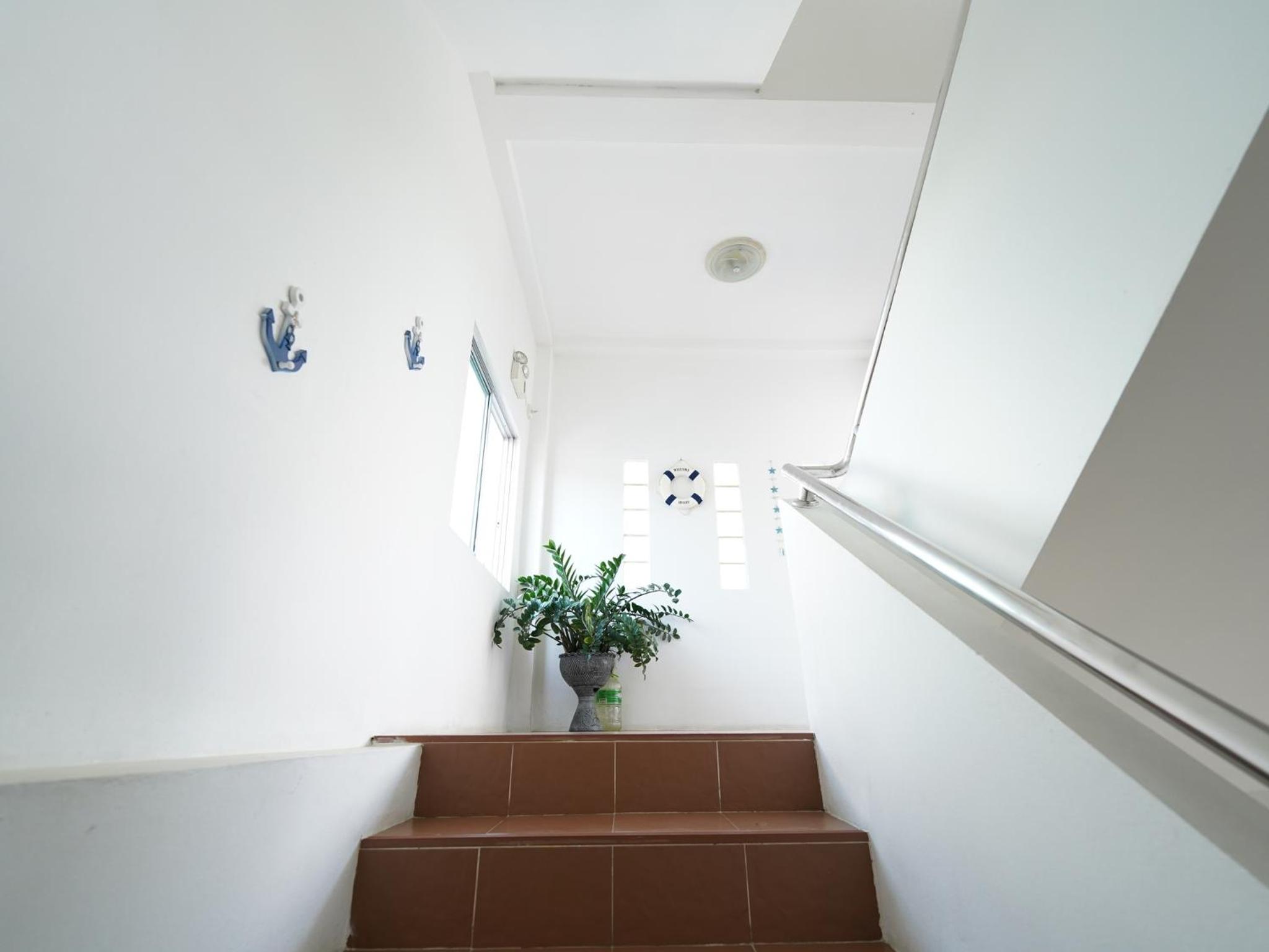 RoomQuest One Bangsaray