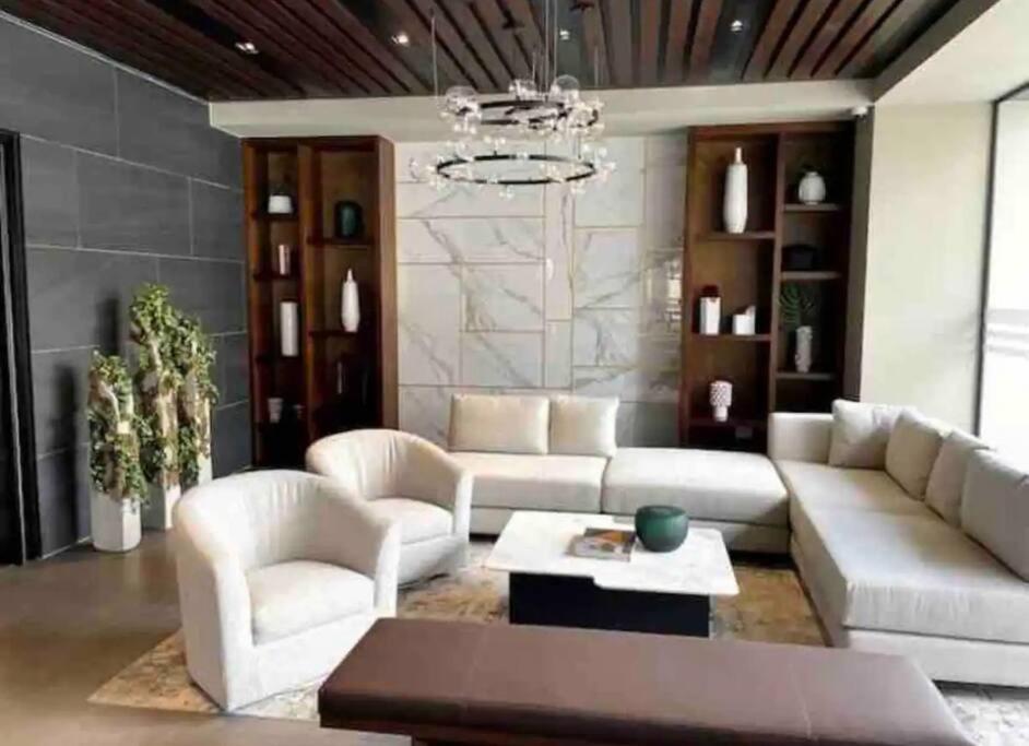 Amplio y Lujoso apartamento con AIRE AC