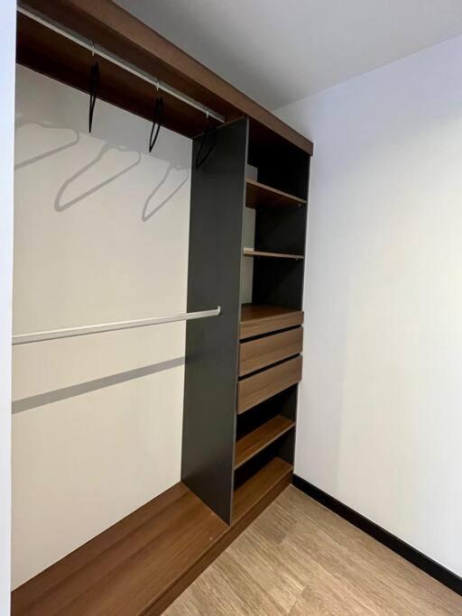Amplio y Lujoso apartamento con AIRE AC
