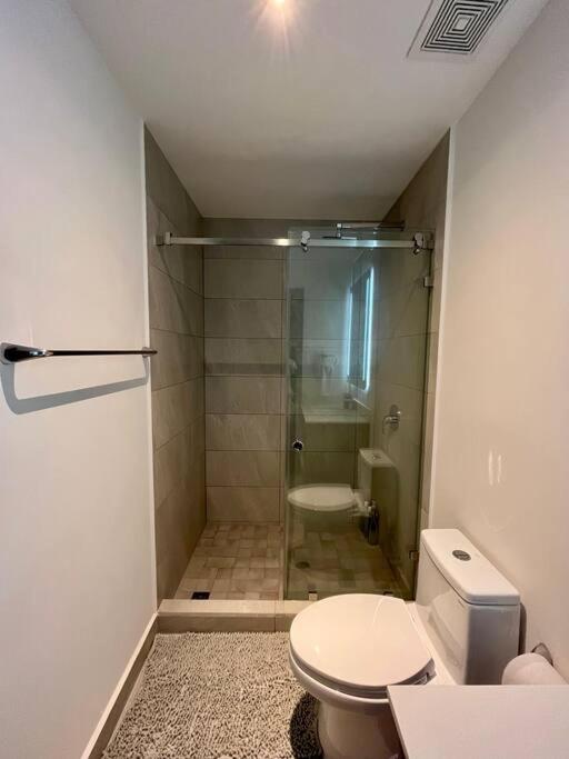 Amplio y Lujoso apartamento con AIRE AC