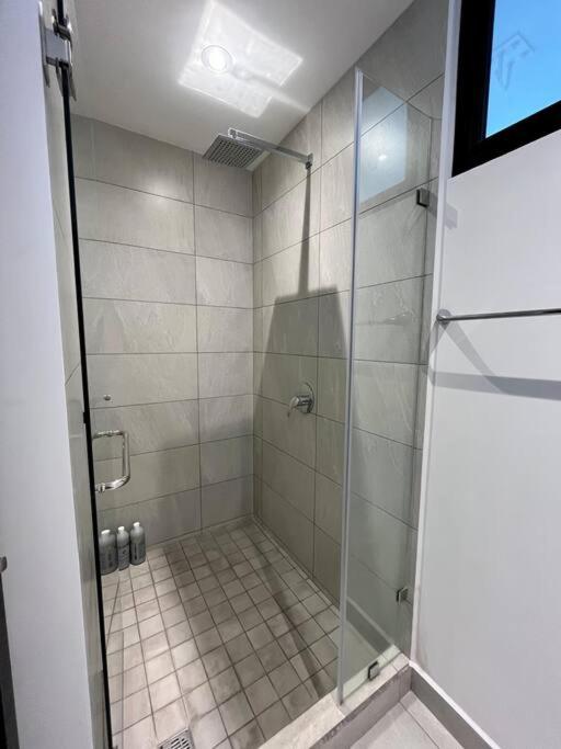 Amplio y Lujoso apartamento con AIRE AC