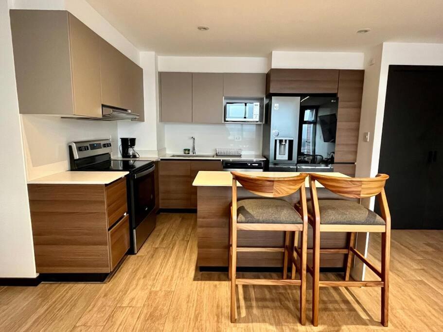 Amplio y Lujoso apartamento con AIRE AC