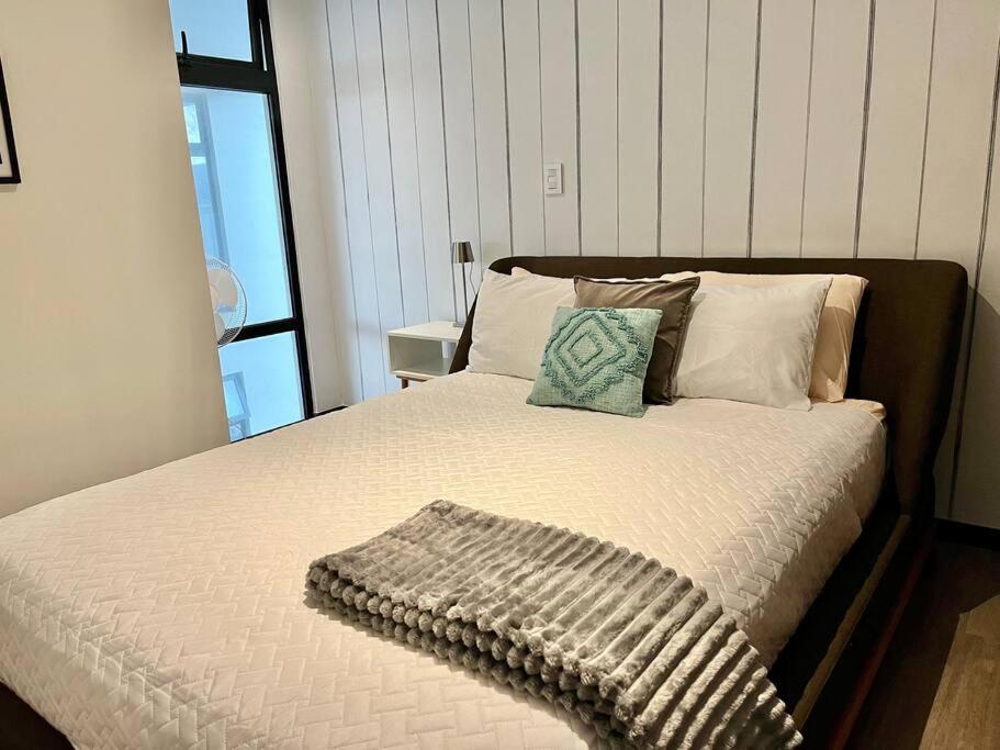 Amplio y Lujoso apartamento con AIRE AC