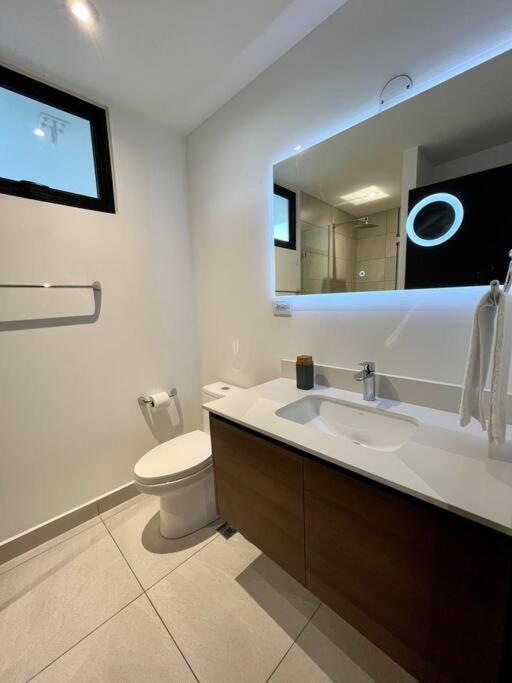 Amplio y Lujoso apartamento con AIRE AC