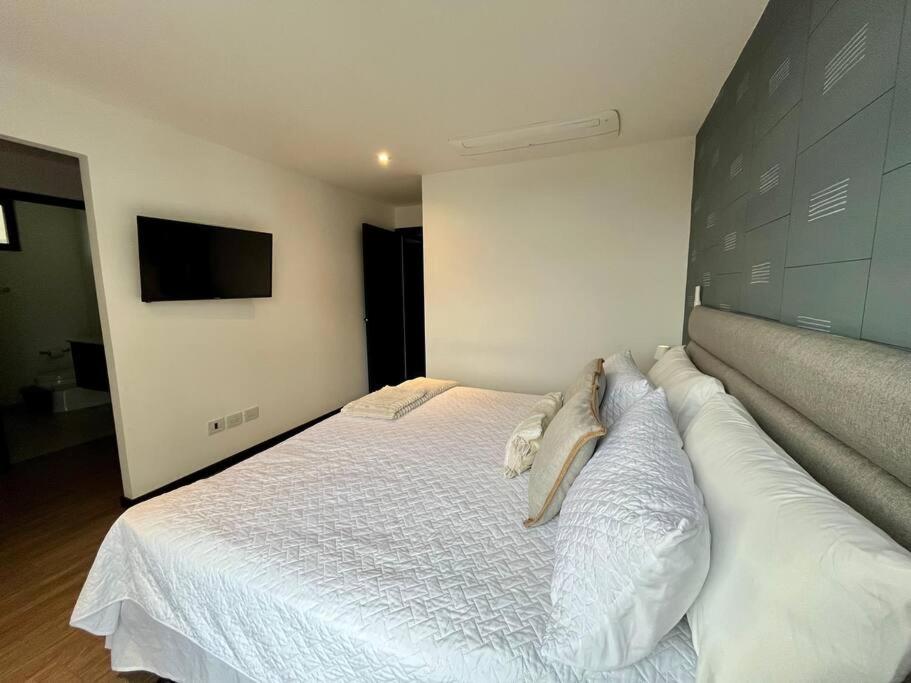 Amplio y Lujoso apartamento con AIRE AC