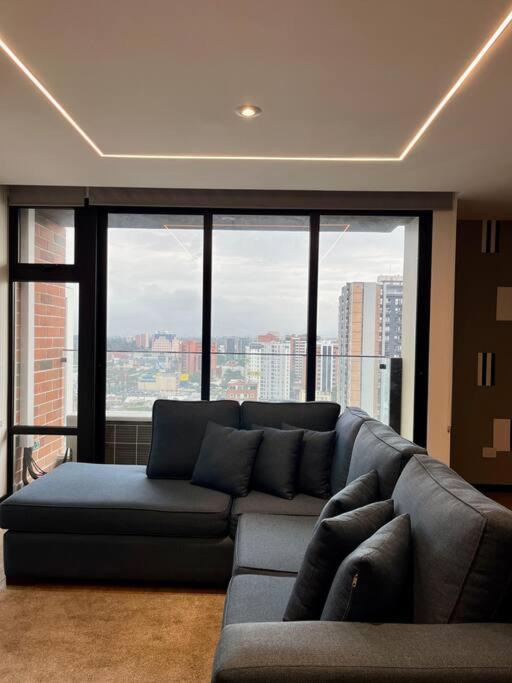 Amplio y Lujoso apartamento con AIRE AC