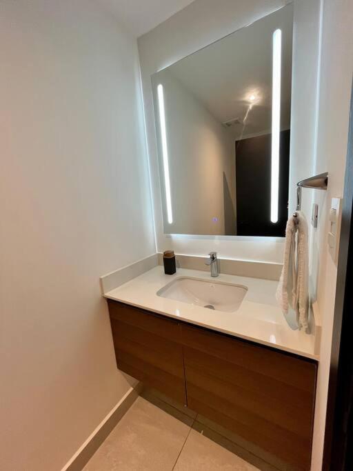 Amplio y Lujoso apartamento con AIRE AC