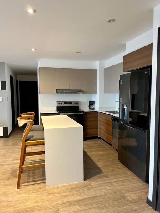 Amplio y Lujoso apartamento con AIRE AC