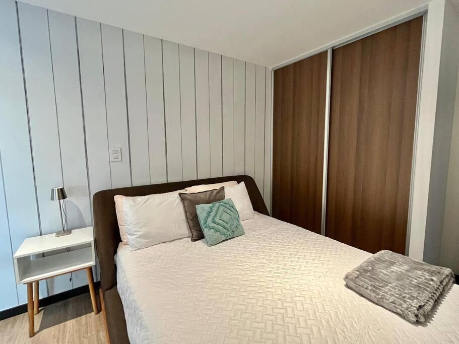 Amplio y Lujoso apartamento con AIRE AC