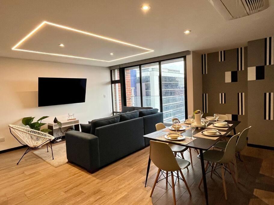 Amplio y Lujoso apartamento con AIRE AC